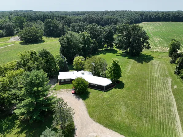 7386 Dean Rd, Fenton, MI 48430