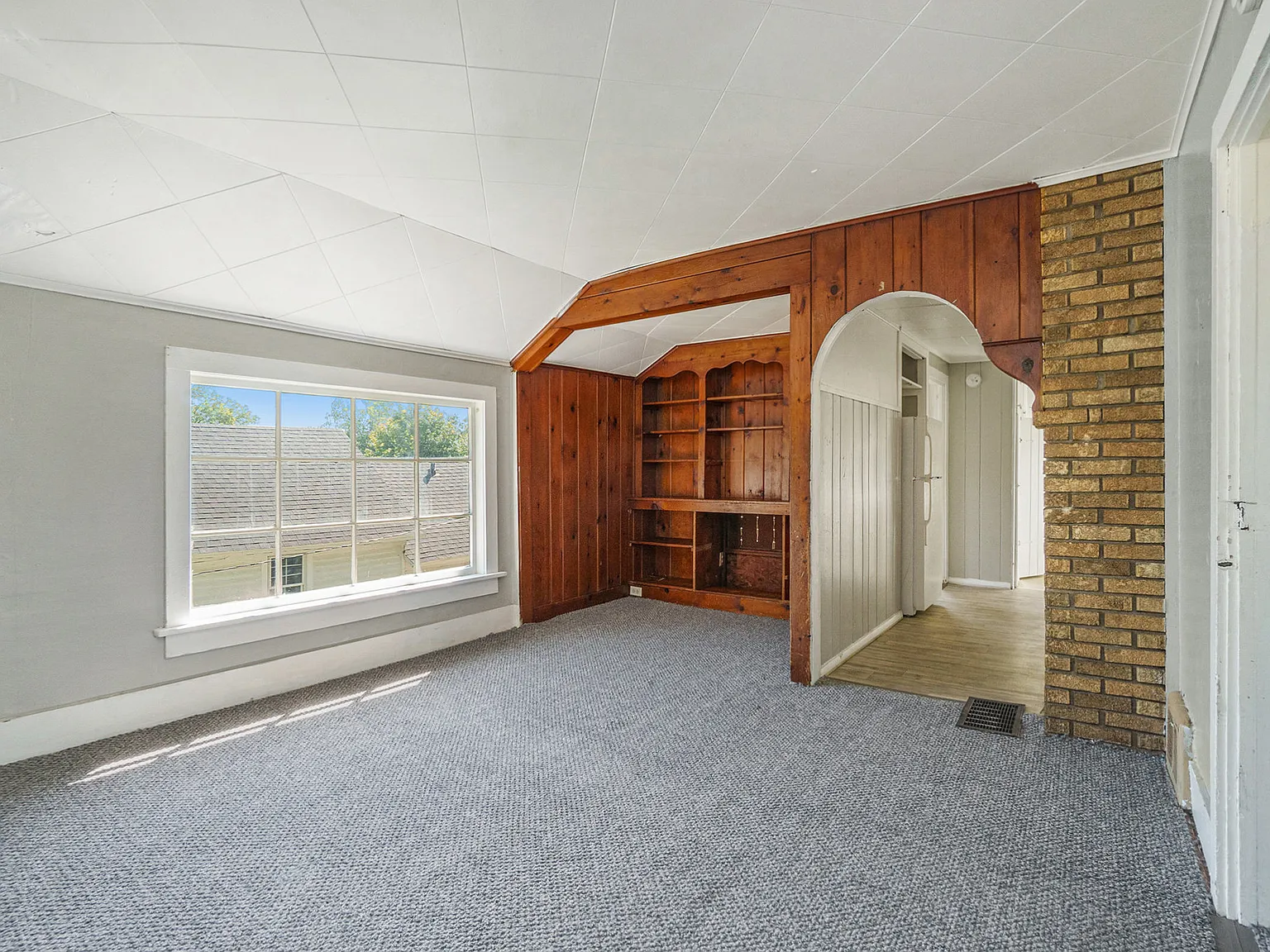 2 bed, $900 — Photo 1