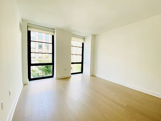 Rented by Aura Management | media 26