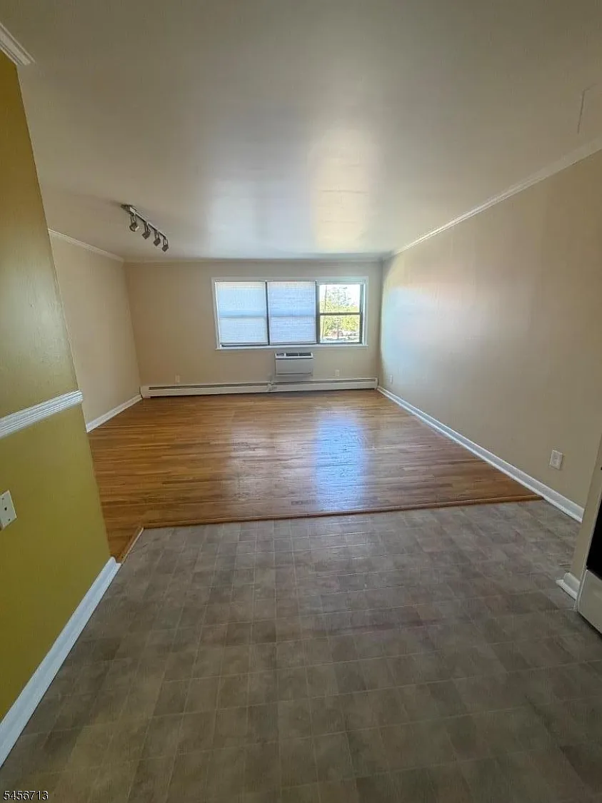 1 bed, 1.0 bath, $1,950 — Photo 2