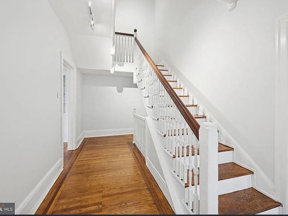 1st image of 38 W Stratford Ave #2