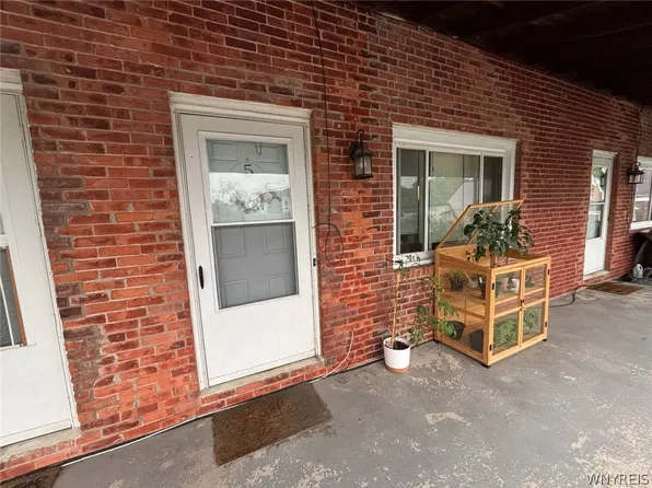 2695 Maple Ave APT 5, Newfane, NY 14108