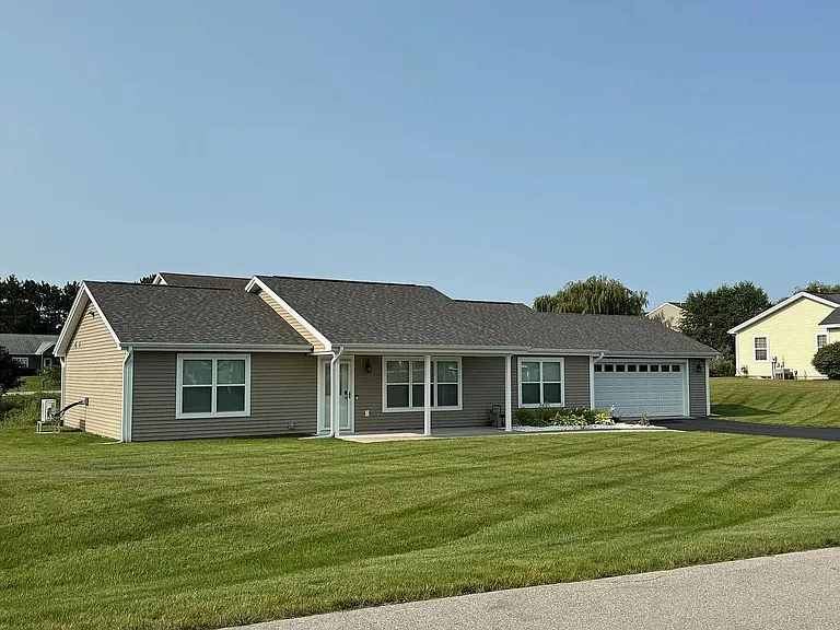 5085 Liberty Dr — Photo 1