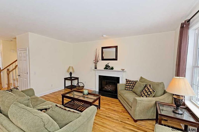 2nd image of 5 HIDDEN POND Drive