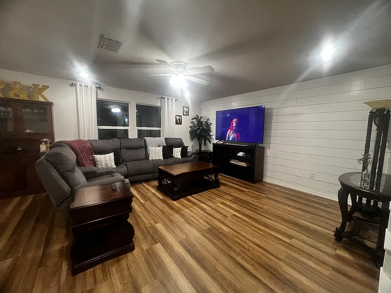 1806 Aslynn Cir — Photo 6