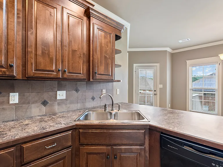 1300 Edge Valley Dr N — Photo 7