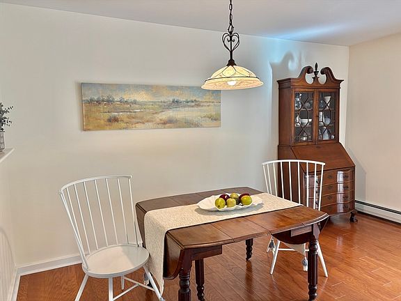 5th image of 34 Meeting House Ln APT 203