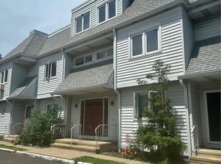 678 Savin Ave APT 2E, West Haven, CT 06516