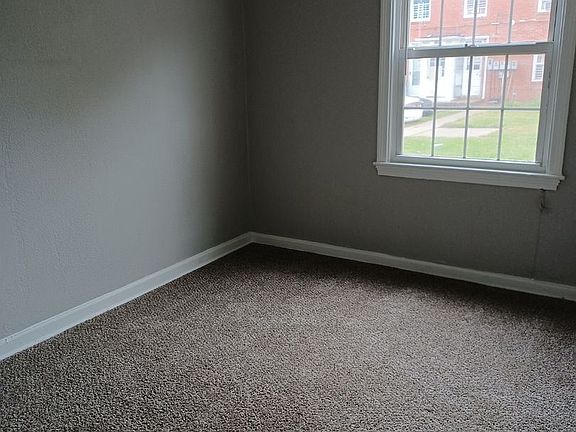 3rd image of 538 Gladstone Blvd #2