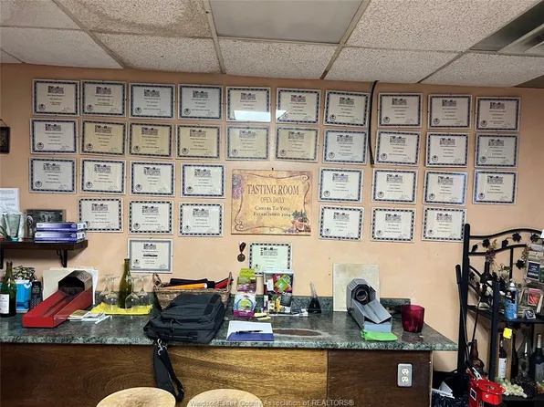 10630 Tecumseh Rd E, Windsor, ON N8R 1A8