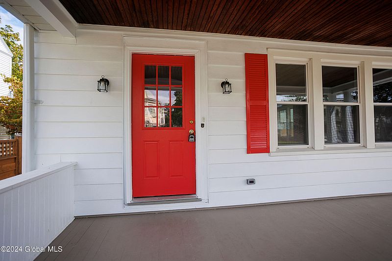 4th image of 166 7th Avenue
