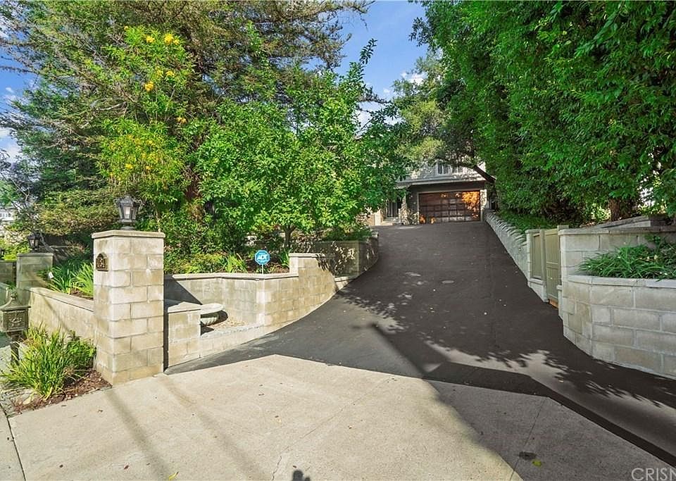 1st image of 21448 Providencia St