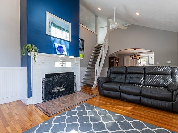 4th image of 169 Walker Rd Floor 2