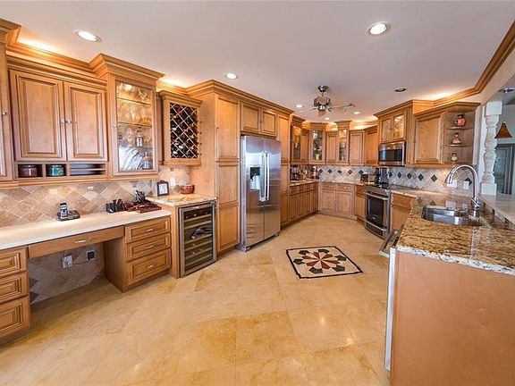 5th image of 736 Island Way APT 1205