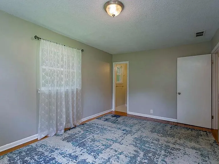 8221 Oxford Dr — Photo 9