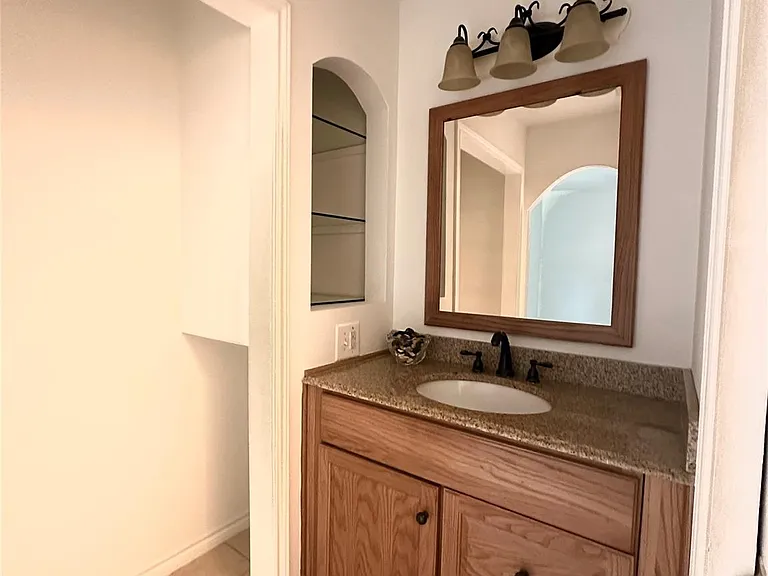 24914 Aughton Ct — Photo 20