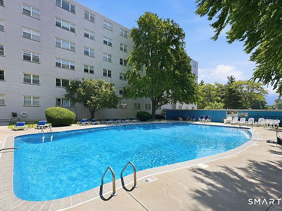 4th image of 889 Farmington Ave #3K