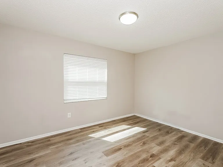 914 Axlewood Cir — Photo 17