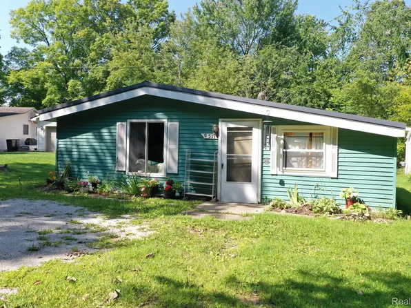 957 Pantek Dr, Attica, MI 48412