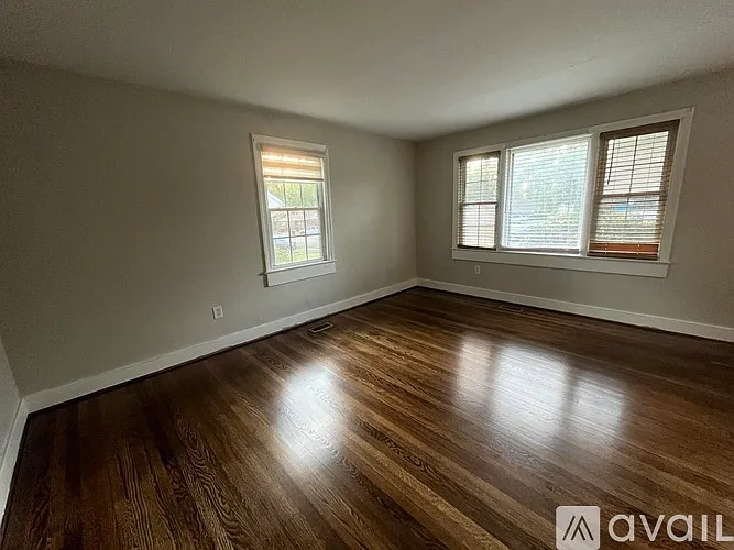 1006 Hampton Rd — Photo 2