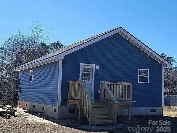 712 Gertrude St, Fairmont, NC 28340