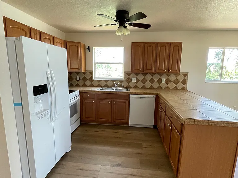 2015 Saint George Dr — Photo 6