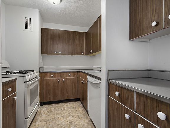 5th image of 80 Gold St #17L