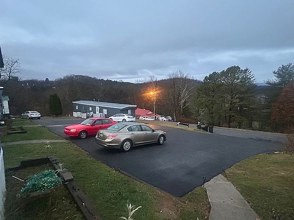 5th image of 222 Myers St