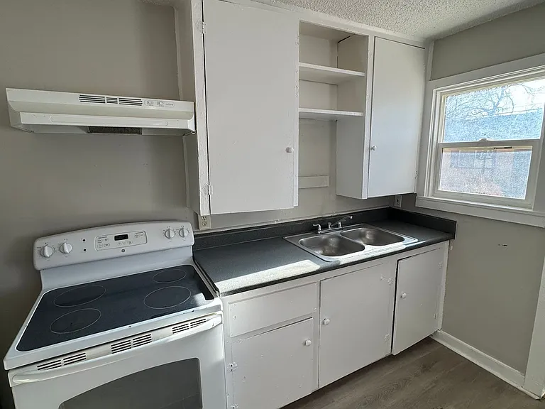2619 E Willamette Avenue — Photo 6