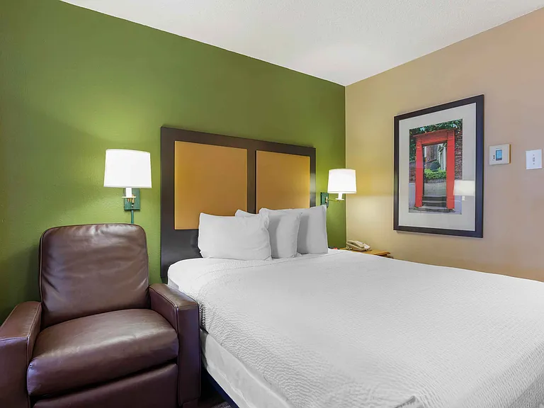 Studio Suite - 1 Queen Bed