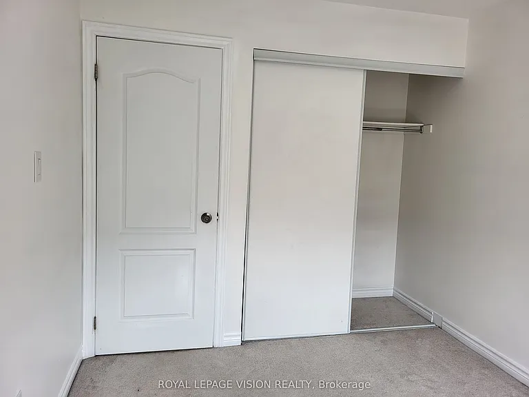 715 Agnew Cres #UPPER — Photo 21