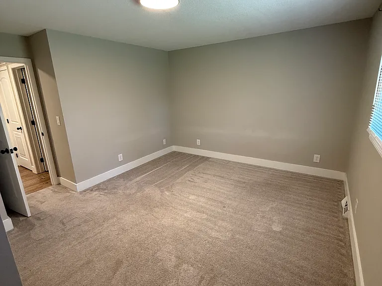 930 E Main St #6 — Photo 3