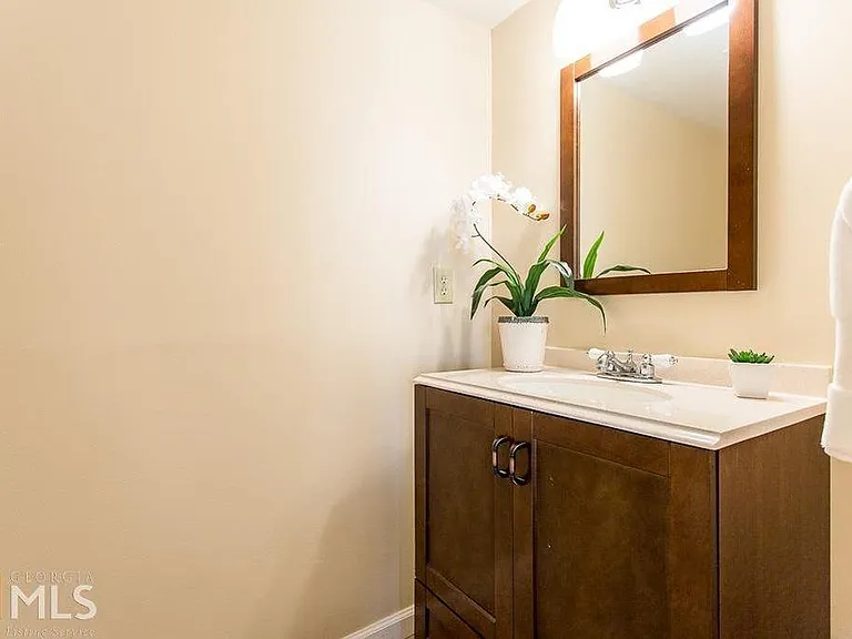 2048 Powers Ferry Trce SE — Photo 6