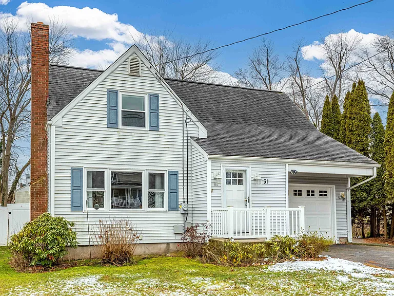31 Stoddard Ave — Photo 1