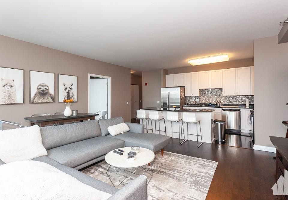 1st image of 33 W Ontario St #52FJC