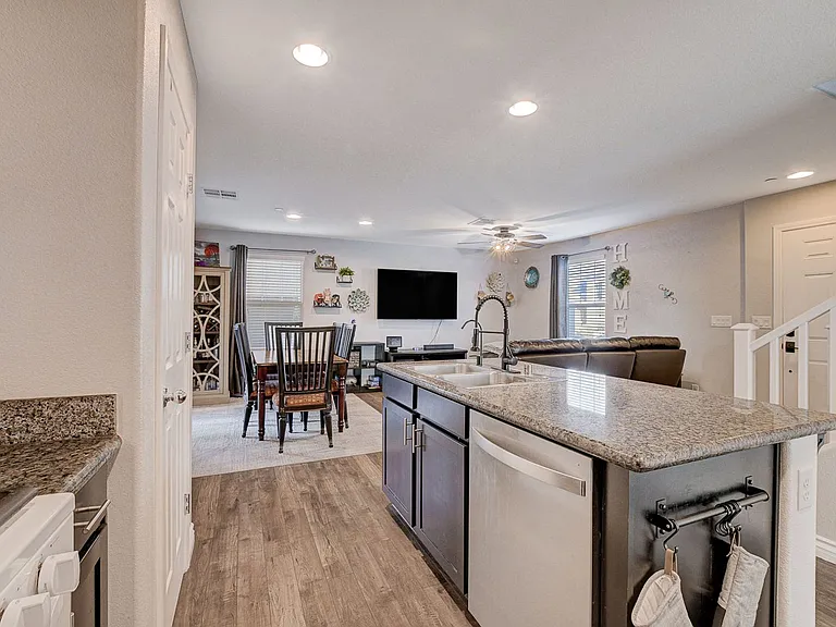 1045 Spotted Saddle St — Photo 16
