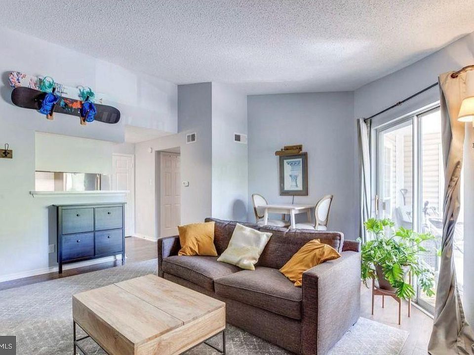 1st image of 1540 Lincoln Way APT 304