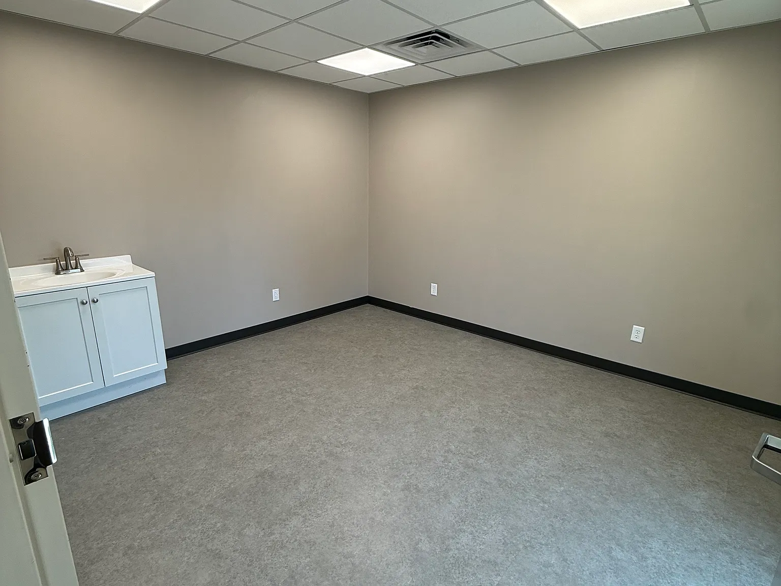 Studio, 160 sqft, $850 — Photo 2