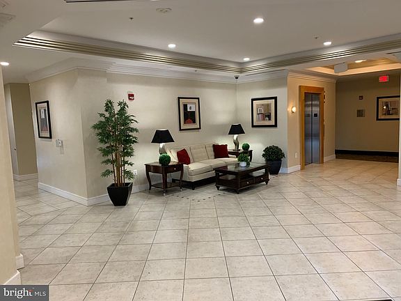4th image of 4490 Market Commons Dr Unit 411