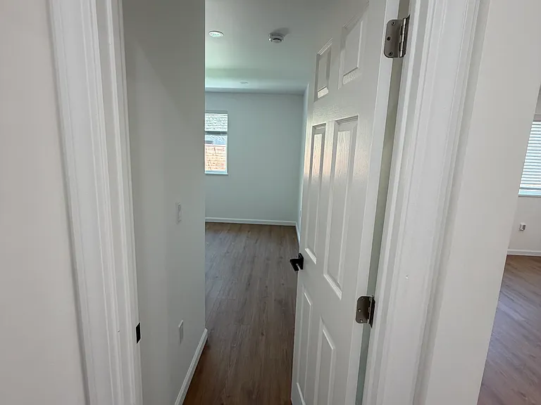 385 Irwin St #B — Photo 12