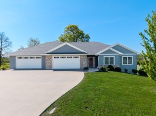 1062 Oak View Ct, Tipton, IA 52772