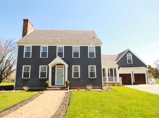 2 Helena Ct, Middletown, RI 02842