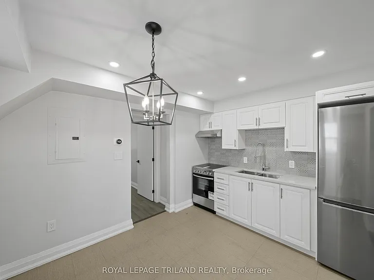 15 Balmoral Ave S #4 — Photo 23