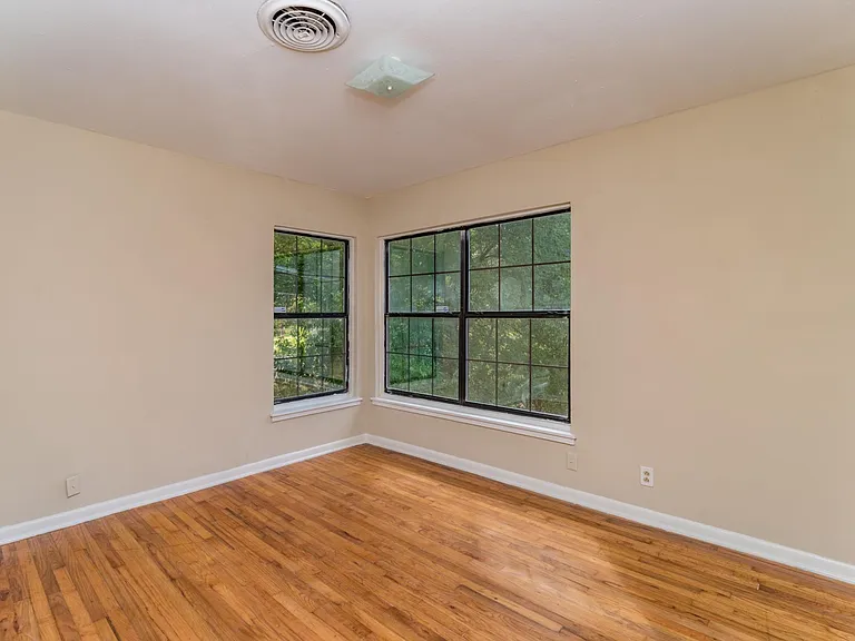 530 Sumner Dr — Photo 2