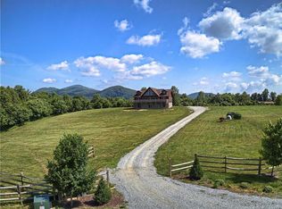 126 Grand Oaks Dr, Hendersonville, NC 28792