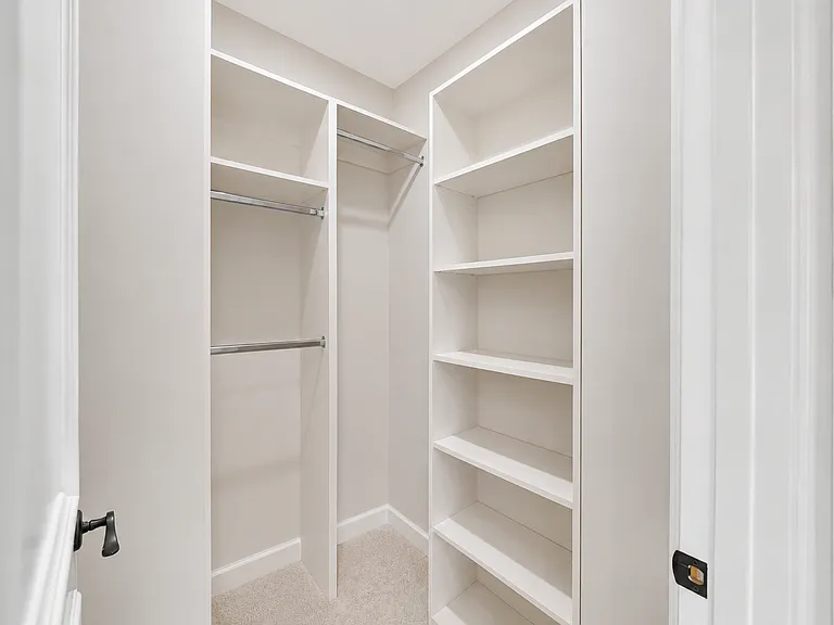 4820 Valjean Ave — Photo 21