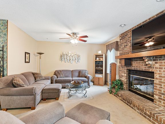 4th image of 4801 N Saint James Dr