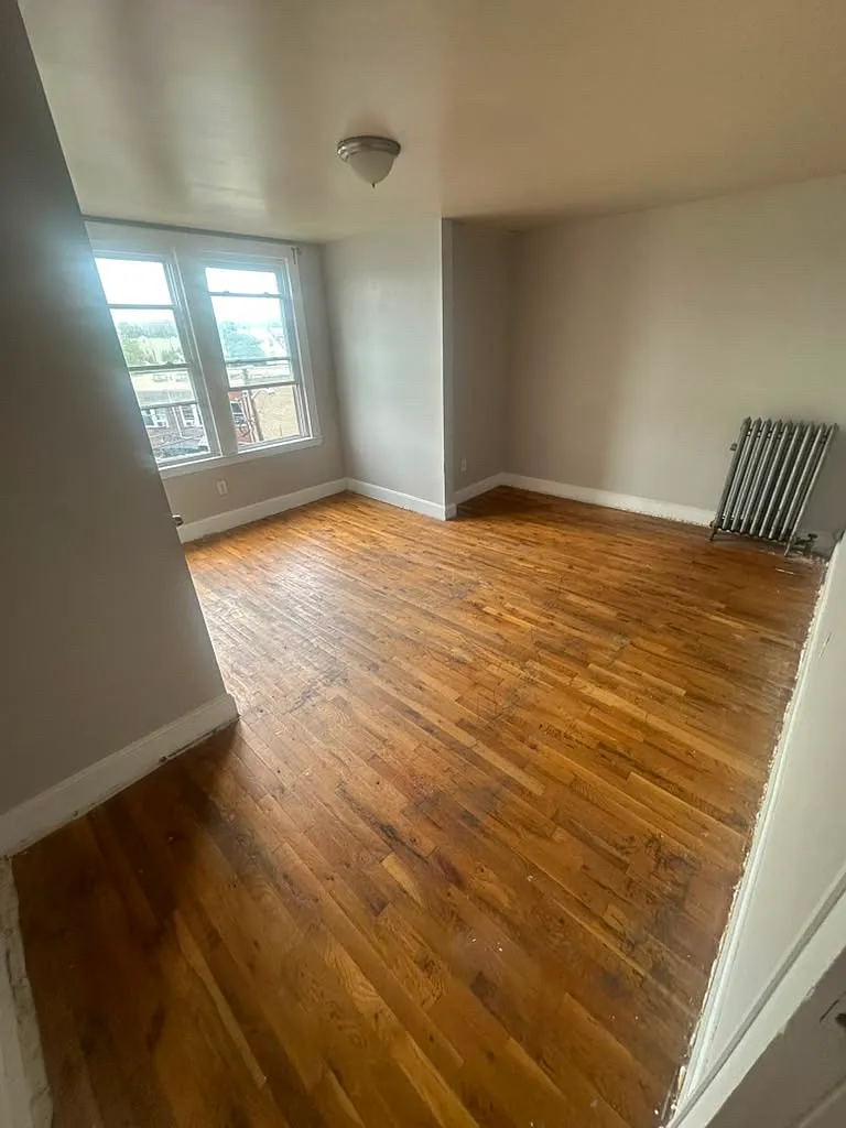 8 bed, $3,250 — Photo 3