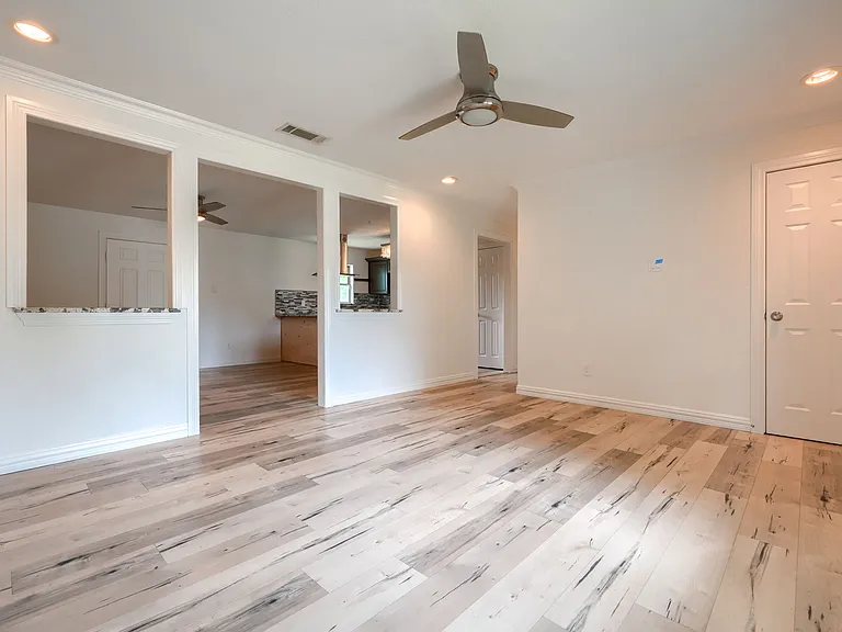 1246 Woodburn Trl — Photo 6