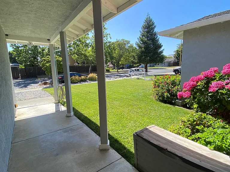 370 Colville Dr — Photo 33